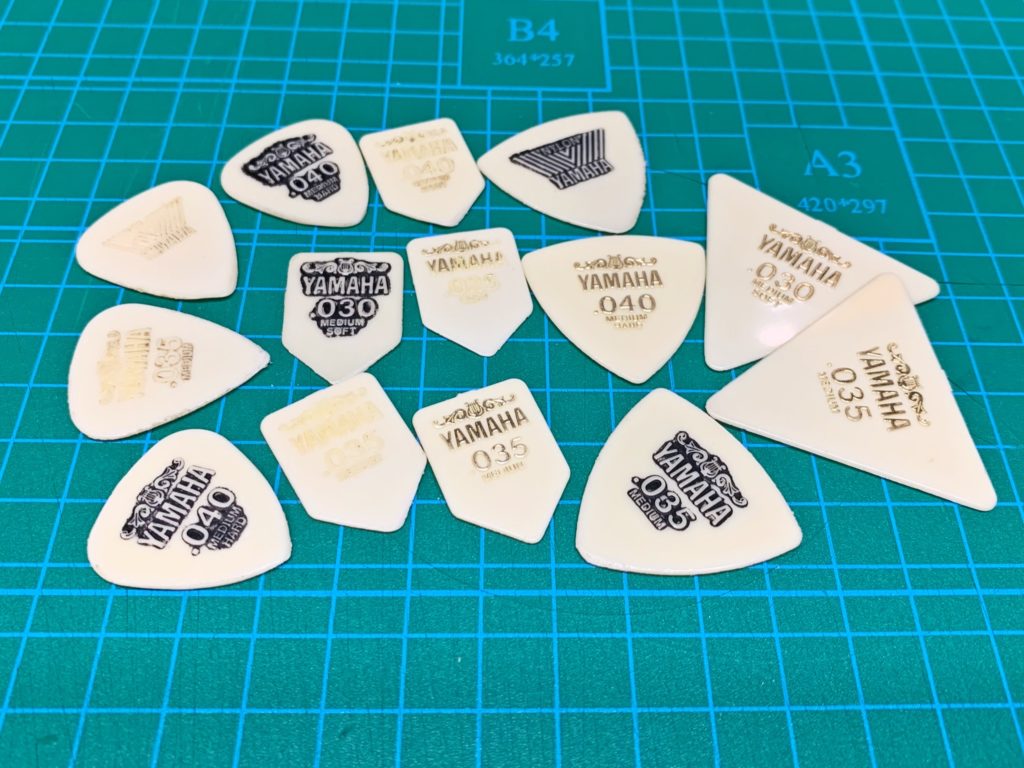 ヤマハのナイロンピックに似たものを自作してみました。